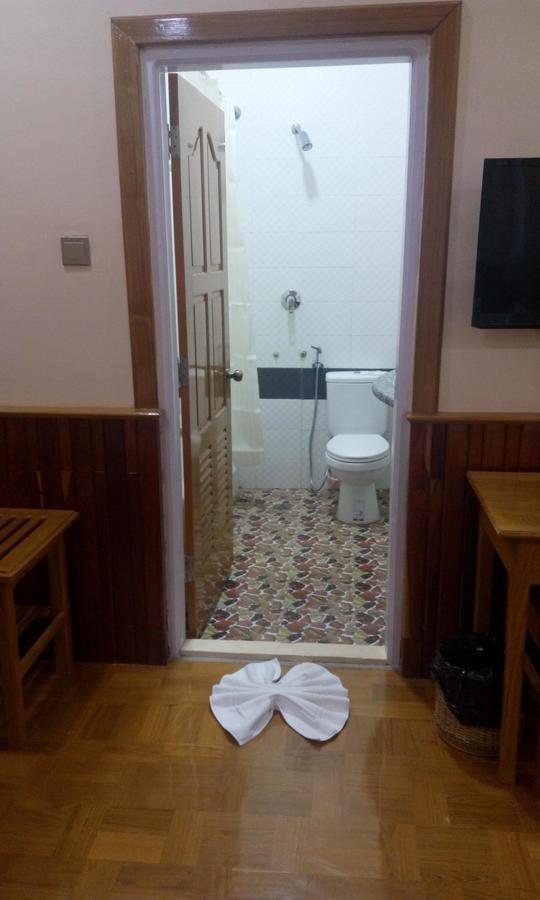 Hotel Juno Pakokku Buitenkant foto
