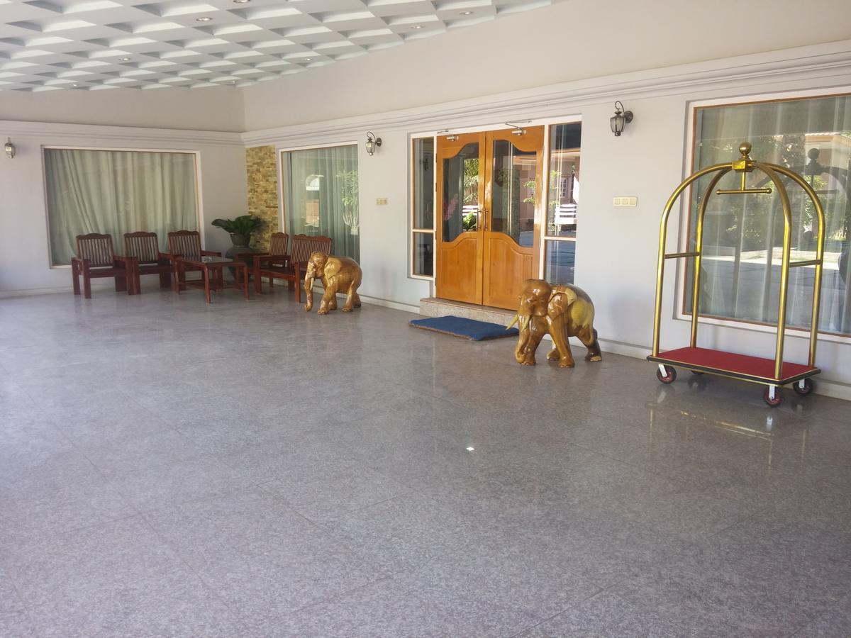 Hotel Juno Pakokku Buitenkant foto