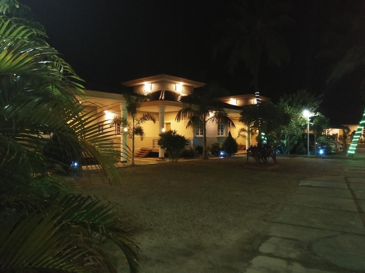 Hotel Juno Pakokku Buitenkant foto